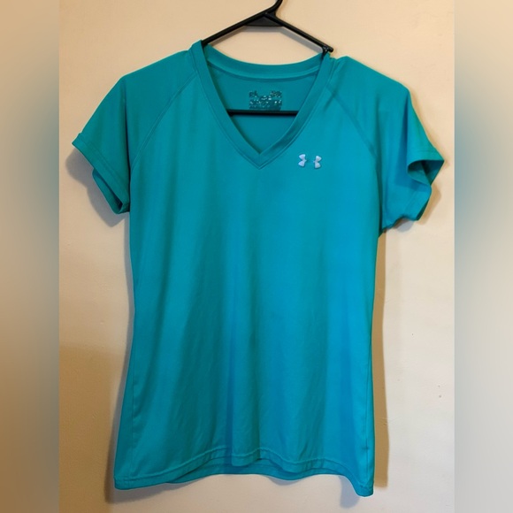 Under Armour Tops - Under Armour - T-Shirt - Small